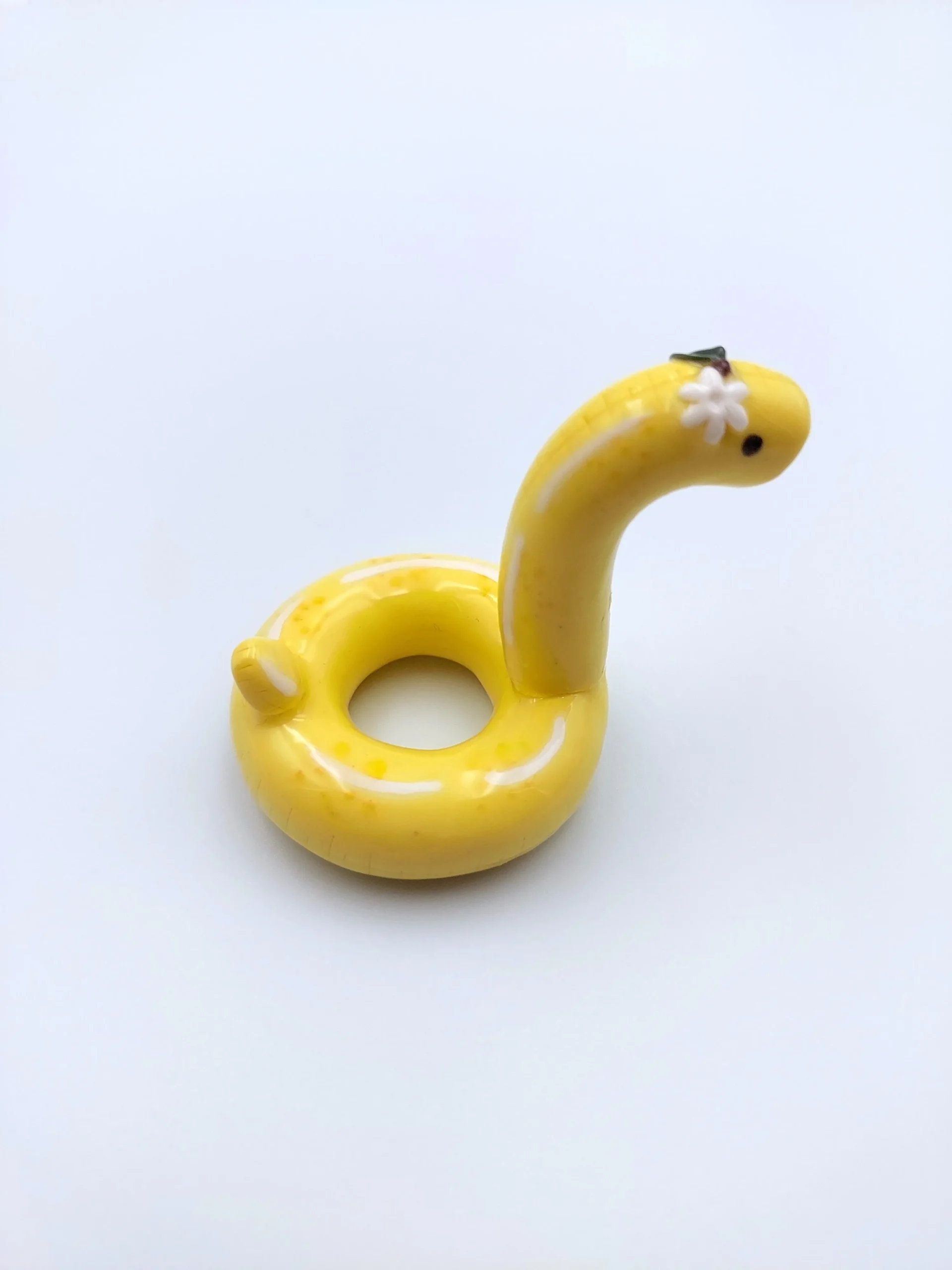 Lime pool float ring holder