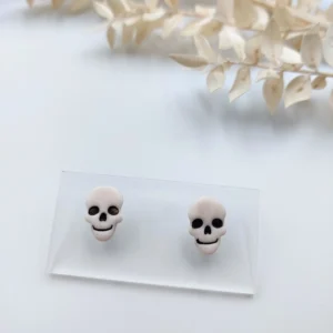 Polymer clay earrings Halloween skull stud (Polimer agyag fülbevaló bedugós Halloween koponya)