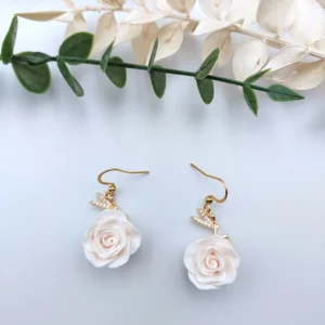 Polymer clay earrings dangle fairy on the rose (Polimer agyag fülbevaló lógó tündér a rózsán)