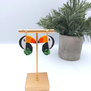 Polymer clay earrings dangle toucan (Polimer agyag fülbevaló lógós tukán) (1)