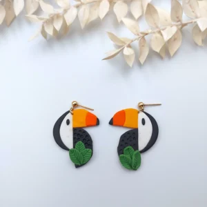 Polymer clay earrings dangle toucan (Polimer agyag fülbevaló lógós tukán)