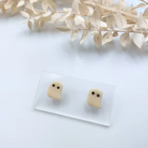 Polymer clay earrings ghost stud (Polimer agyag fülbevaló bedugós szellem)